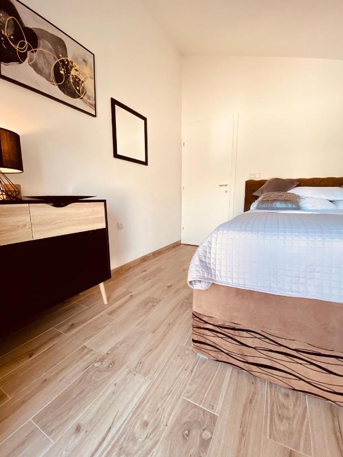 Apartment Elena Donji Okrug  Esterno foto